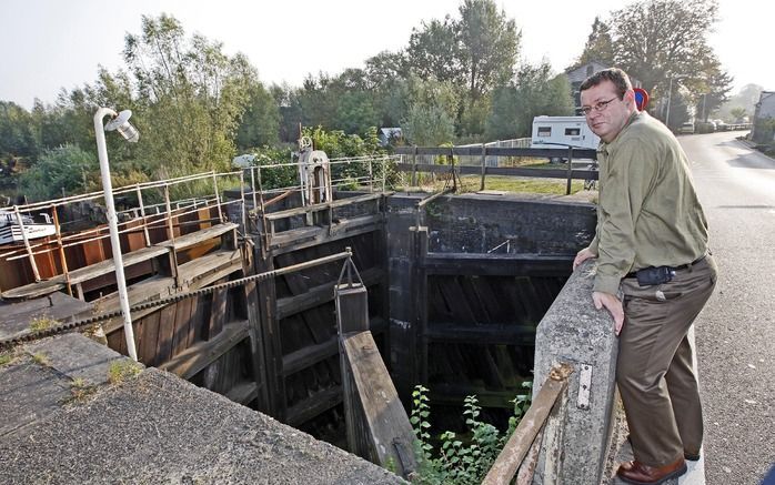 GOUDA – Voorzitter Co van der Horst van Stichting Buurtschap Stolwijkersluis hoopt dat de provincie de Stolwijkersluis subsidie geeft. Foto Martin Droog