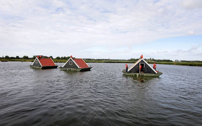 Minister Ter Horst is tevreden over de rampoefening in Noord-Holland. Foto ANP