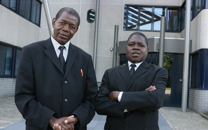 VEENENDAAL – Ds. Nedson Banda (r.) en voorganger Charles Ben uit Malawi spreken morgen op de zendingsdag van de Hersteld Hervormde Kerk (HHK). Foto RD, Anton Dommerholt