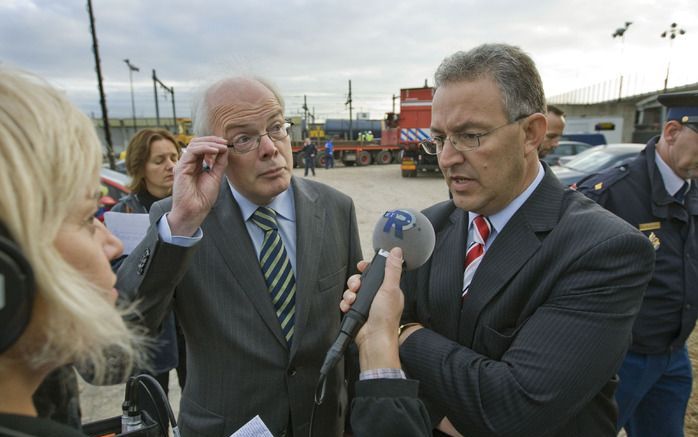 Burgemeester Van Belzen van Barendrecht stond afgelopen week samen met collega Aboutaleb de pers te woord na het treinongeval. Foto ANP