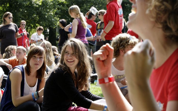 Enkele hogescholen en universiteiten springen onvoorzichtig om met de gegevens van hun studenten. Zo waren de privégegevens van talloze (oud–)studenten van de Universiteit Utrecht te vinden via Google, waaronder telefoonnummers, adressen, zelfbeoordelinge