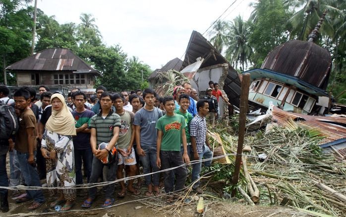 DEN HAAG – Het Nederlandse Rode Kruis heeft zijn rekening 6868 opengesteld voor giften voor de hulpverlening op Sumatra. De westkust van het Indonesische eiland werd vorige week getroffen door twee zware aardbevingen. Ruim 800.000 mensen zitten in de prob