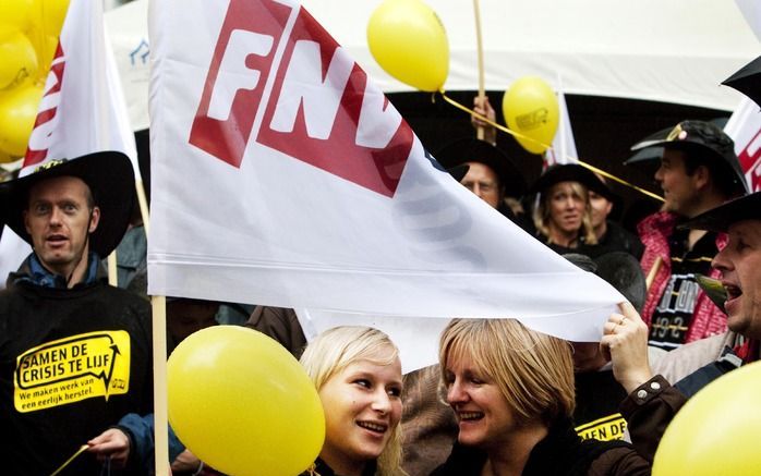 Op dertig plaatsen in het land waren tussen 11.55 en 13.00 uur actiebijeenkomsten op pleinen en bedrijventerreinen. Foto ANP