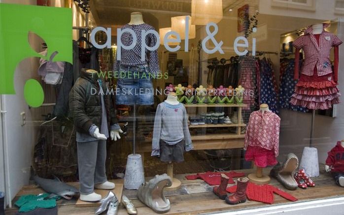 Appel &amp; Ei, Second Trend en Heer Pieter in Leiden profileren zich als betere tweedehands kledingwinkels. De stap naar tweedehands kleding is nog steeds groot, merken de eigenaren. Foto’s Henk Bouwman