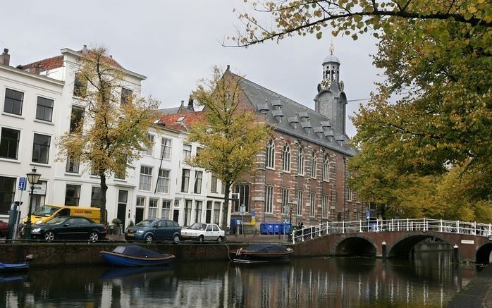 LEIDEN - Het Academiegebouw aan het Rapenburg in Leiden, het oudste gebouw van de –door Willem van Oranje gestichte– Leidse universiteit. Van 1603-1609 was Jacobus Arminius hier hoogleraar. Foto RD, Anton Dommerholt