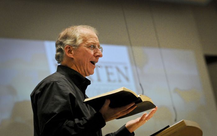 De Amerikaanse predikant John Piper, vrijdag op de ”Hirtenkonferenz” in Bonn. „Als je niet gelooft in de leer van de genade, wie kan je dan verzekeren dat je morgenochtend nog christen bent? God moet je vasthouden.” Foto Niek Stam