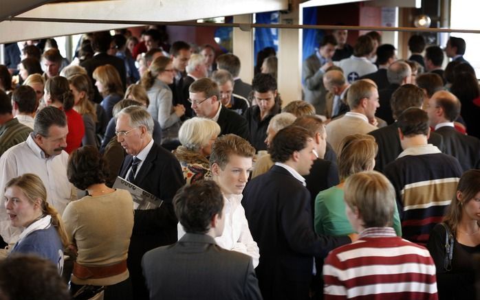 Foto van het congres van het dispuut Ichthus van de studenten­vereniging CSFR. Het Rotterdamse dispuut vierde zijn tiende lustrum. Thema van het congres was ”De (on)mogelijkheid van post­modern gereformeerd”.