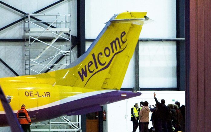 ROTTERDAM - Alle leerlingen van het Nijmeegse Canisius College die het busongeval in Spanje hebben overleefd, zijn terug in Nederland. Op Rotterdam Airport landden dinsdagavond twee vluchten. Foto ANP