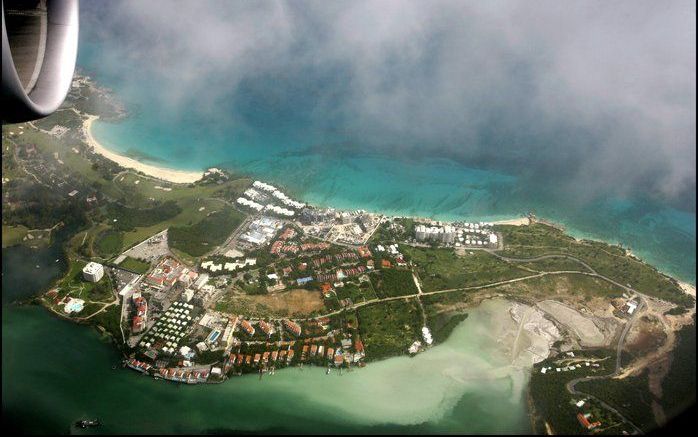 Sint Maarten vanuit de lucht. Foto ANP