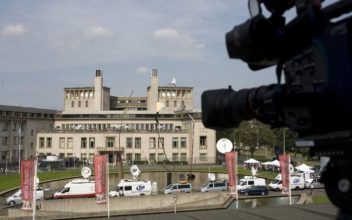 Veel belangstelling van de pers voor het Joegoslavie-tribunaal in Den Haag bij het begin van het proces tegen Karadzic, juli 2008. Foto ANP