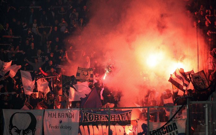 Vier Deense supporters werden vastgezet wegens openbare dronkenschap, baldadigheid, vernieling en belediging. Foto ANP