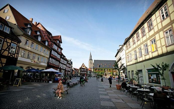 Als de DDR nog twintig jaar langer had bestaan, zou het er voor veel oude panden in Quedlinburg slecht hebben uitgezien. Na de omwenteling in Oost-Duitsland is er rap werk gemaakt van de restauratie van middeleeuwse huizen. Foto RD, Henk Visscher