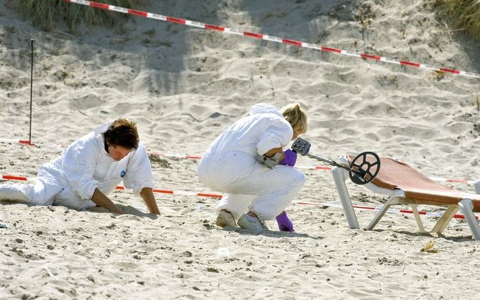 Onderzoek op het strand van Hoek van Holland. Foto ANP