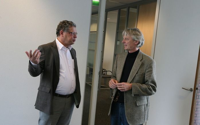 VBOK-directeur Van Veelen (l.) en oudabortusarts Beekhuizen (r.) verbazen zich er beiden over dat het kabinet de voorlichtingscampagnes van de VBOK niet subsidieert. Foto’s RD, Anton Dommerholt