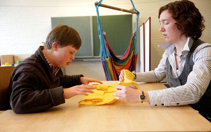 EDE – Persoonlijke instructie op de Ds. D. A. Detmarschool in Ede. Via het loket van het reformatorisch veldinitiatief wordt de meest passende onderwijsvorm voor elk kind gezocht. De reformatorische scholen en zorginstellingen sloegen de handen ineen om v