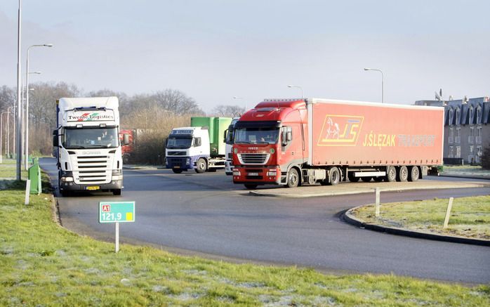 Hoewel de trend in de afgelopen jaren daalde, steeg het aantal aangiften van diefstal van alléén lading door middel van het kapotsnijden van zeilenwagens in de eerste negen maanden van 2009. Foto ANP