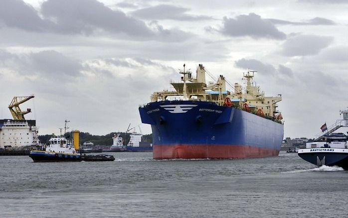 HOEK VAN HOLLAND - De tarieven voor loodsen voor het scheepvaartverkeer gaan minder ver omhoog dan eerder verwacht. Foto ANP