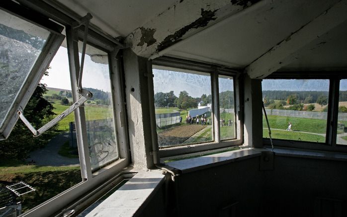 Het gehucht Mödlareuth werd veertig jaar lang doorsneden door het IJzeren Gordijn. In 1990 besloten de bewoners het laatste deel van de Muur te laten staan. Dagelijks verbazen bezoekers zich over de perfectie van de grens. Foto’s RD, Henk Visscher