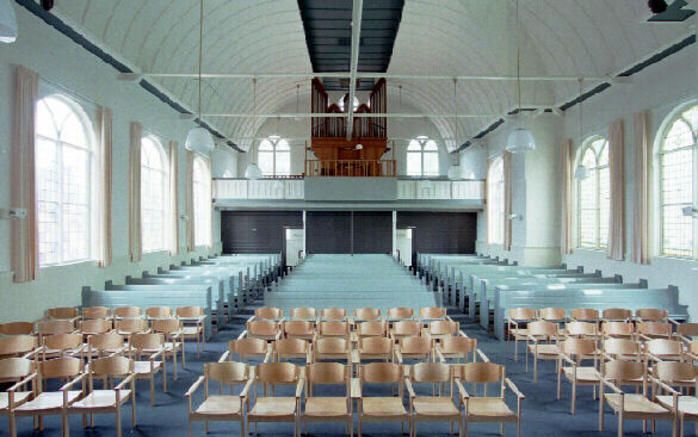 BOORNBERGUM – Interieur van de voortgezette gereformeerde kerk in Boornbergum. De Voortgezette Gereformeerde Kerken in Nederland bestaan dit jaar vijf jaar. Foto vgkN Boornbergum