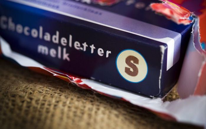 Oxfam Novib constateert dat weinig chocoladeletters duurzaam worden geproduceerd. Foto ANP