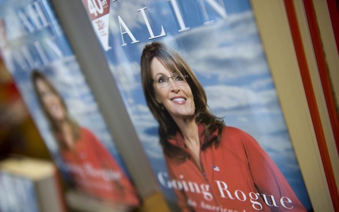 Sarah Palin's memoires liggen in de winkel. Intussen is beroering ontstaan over een foto van Palin op de cover van Newsweek. Foto EPA