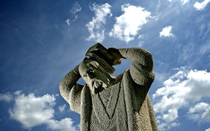 Hield Bonifatius echt een Bijbel ter bescherming boven zijn hoofd, of niet? Het is een van de vele kwesties die Marco Mostert in zijn nieuwe handboek over de middeleeuwse geschiedenis van de Lage Landen behandelt. Foto Sjaak Verboom