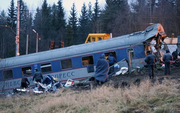 In Rusland is maandag een trein ontspoord na een explosie in de onrustige deelrepubliek Dagestan, in het zuiden van het land. Foto EPA