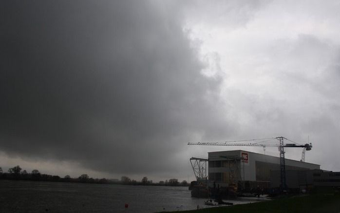 De bedrijfshal van IHC Merwede is in Hardinxveld-Giessendam niet te missen. Foto Riekelt Pasterkamp