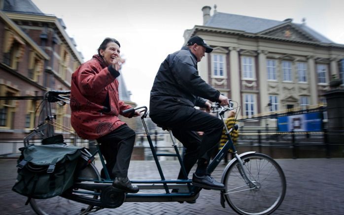 DEN HAAG (ANP) – Het Banenoffensief Vluchtelingen krijgt een vervolg. Klijnsma kondigde dinsdag aan dat in het nieuwe project elf gemeenten een voortrekkersrol krijgen. Foto ANP