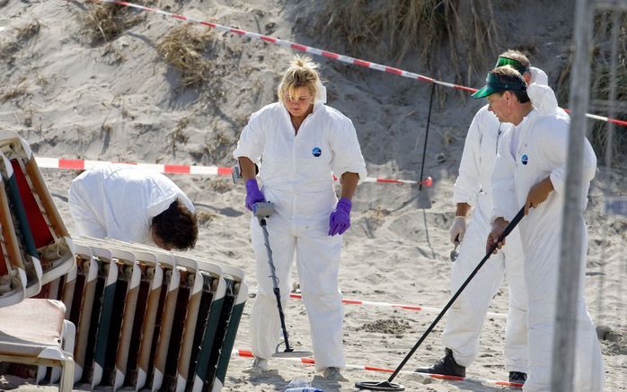 Politie, justitie en de gemeente Rotterdam hebben fout op fout gestapeld rondom het ernstig uit de hand gelopen strandfeest in Hoek van Holland. Tijdens de rellen keerden Feyenoord-hooligans zich met ongekend geweld tegen de politie. Dat concludeert het C