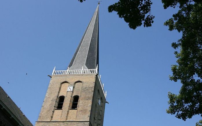 ENSCHEDE – De Aramese priester Yusuf Akbulut in het Turkse Diyarbakir heeft van drie moslimmannen te verstaan gekregen dat hij uiterlijk morgen de klokkentoren van zijn kerk dient af te breken. Foto RD, Anton Dommerholt