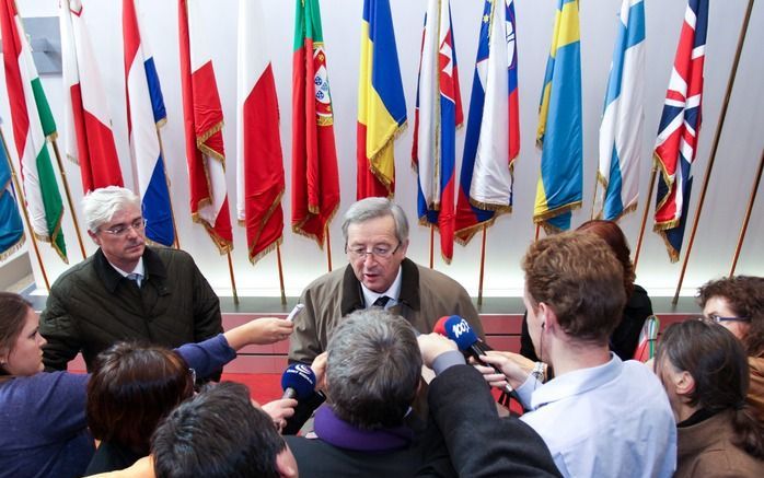 Premier Juncker staat de pers te woord tijdens de EU-top in Brussel. Foto EPA