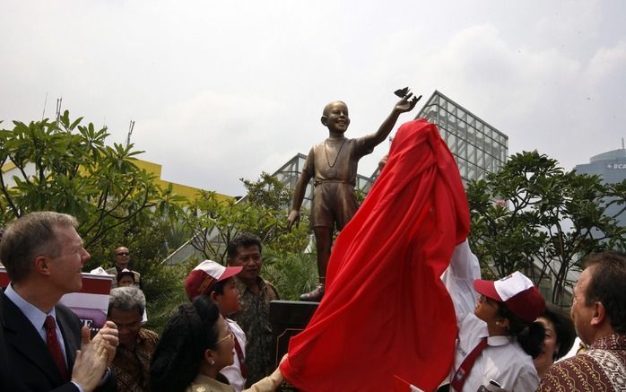 Een standbeeld van de Amerikaanse president Barack Obama als 10–jarige jongen werd donderdag in Jakarta onthuld. Foto EPA