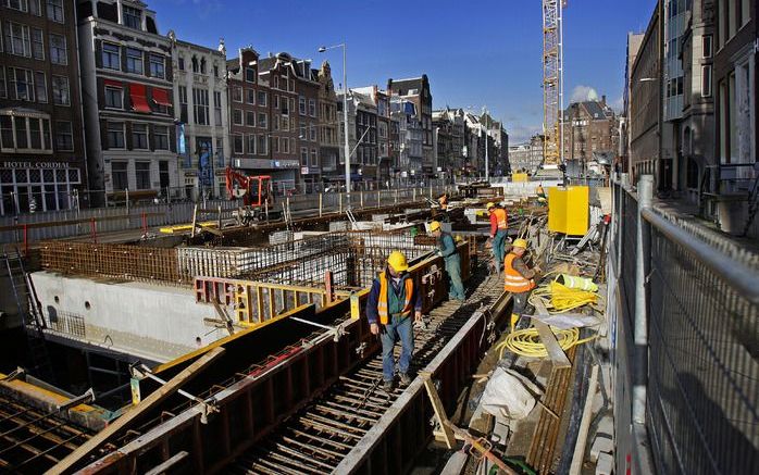 AMSTERDAM - Werkzaamheden voor de Noord/Zuidlijn op het Amsterdamse Rokin. Foto ANP