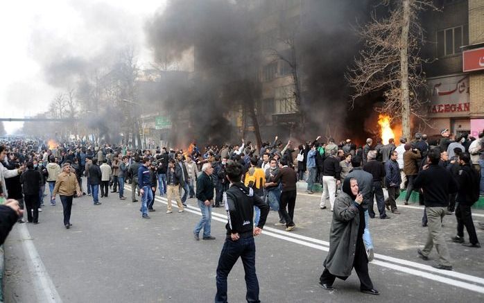 Demonstranten in de Iraanse hoofdstad Teheran. Foto EPA