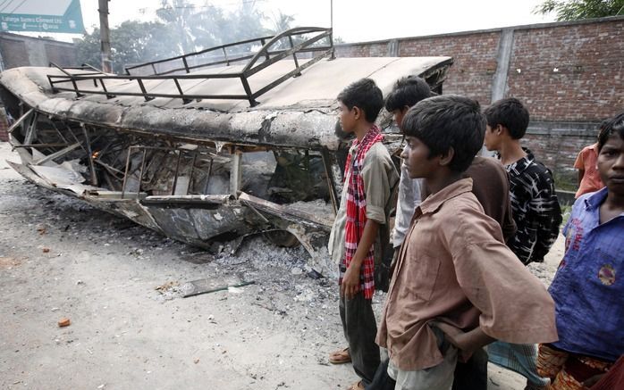 Een busongeluk in Bangladesh eiste zeker 17 levens. Foto EPA