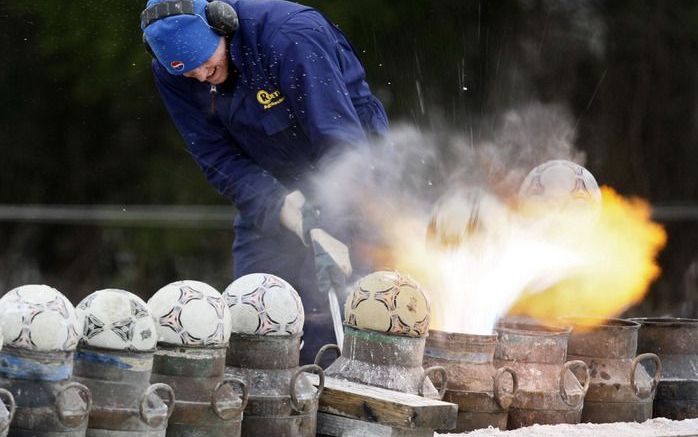 Carbidschieter in actie. Foto ANP