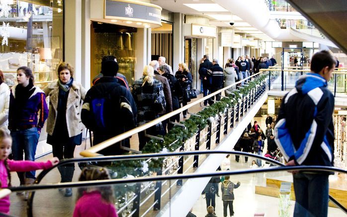 ROTTERDAM - Winkelend publiek in woonboulevard Alexandrium in Rotterdam. Foto ANP