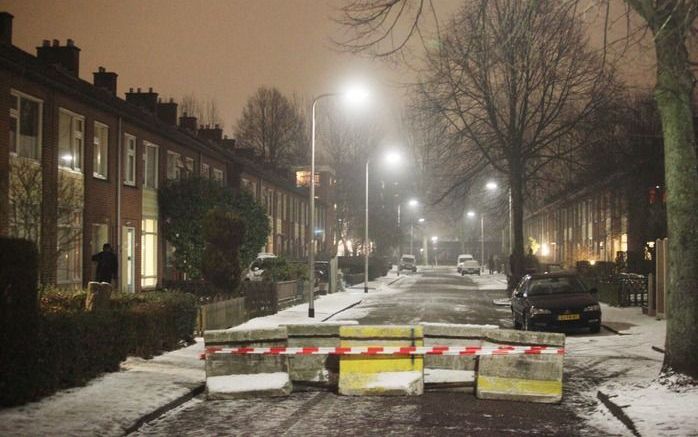 CULEMBORG - Een geblokkeerde straat maandagavond in de wijk Terweijde in Culemborg. Foto ANP