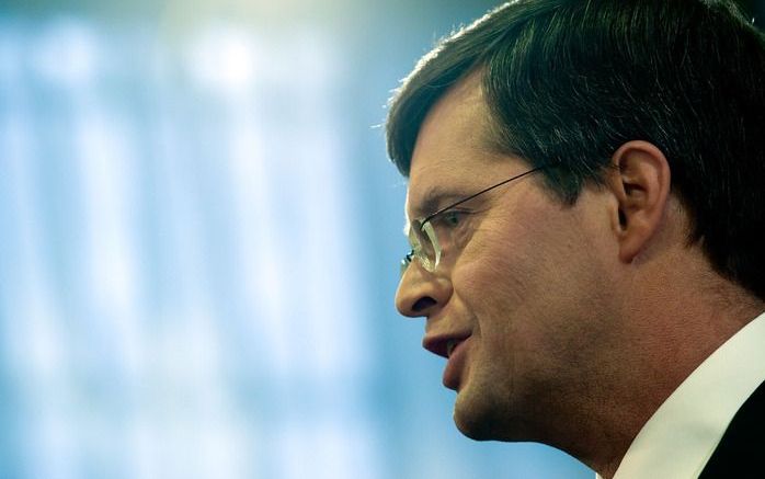 DEN HAAG – Premier Balkenende is blij dat de commissie–Davids een aantal „hardnekkige geruchten” over de vermeende Nederlandse betrokkenheid bij de inval in Irak „naar het rijk der fabelen" heeft verwezen. Foto ANP