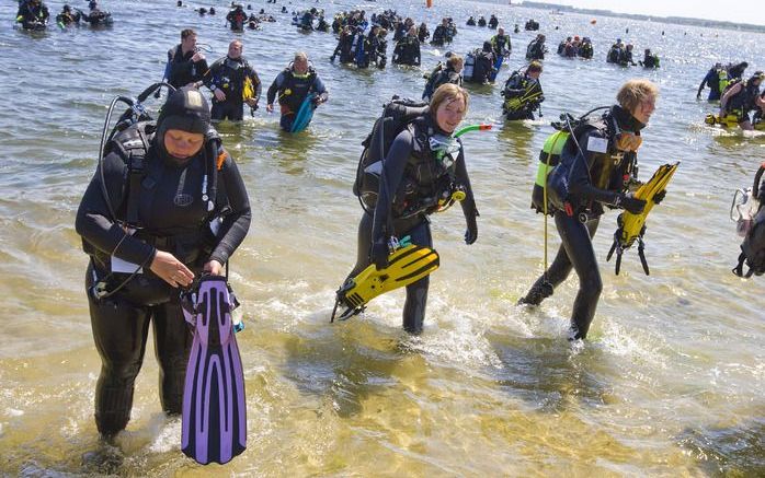 Minister Ter Horst van Binnenlandse Zaken laat bekijken of het mogelijk is om Belgische brandweerduikers in Nederlandse wateren te laten duiken bij acute incidenten. Foto ANP