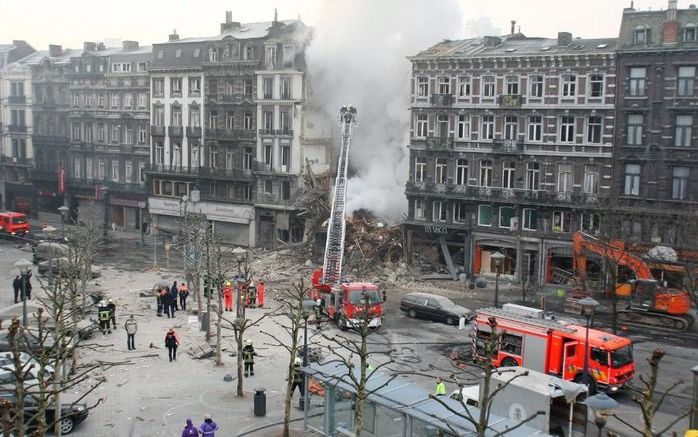 Chaos in Luik na het instorten van een flatgebouw. Foto EPA