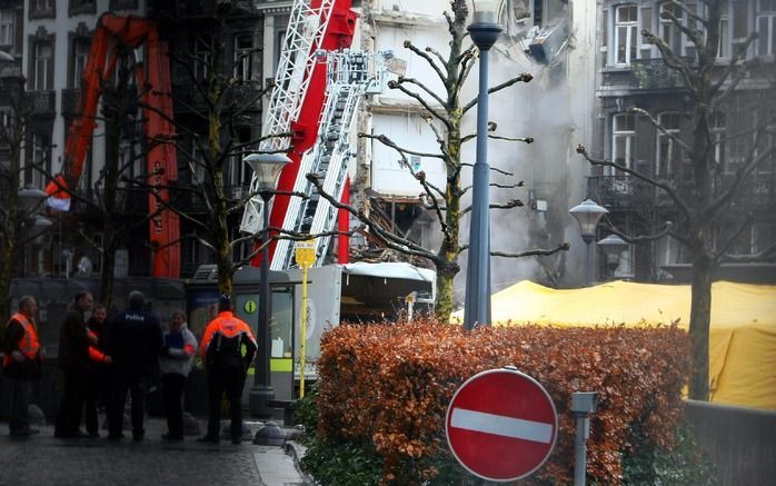 BRUSSEL/LUIK – Het instorten van een appartementsgebouw in de binnenstad van Luik heeft mogelijk aan vijftien tot twintig mensen het leven gekost. Dat heeft de Belgische minister van Binnenlandse Zaken Annemie Turtelboom donderdag gezegd in het Belgische 