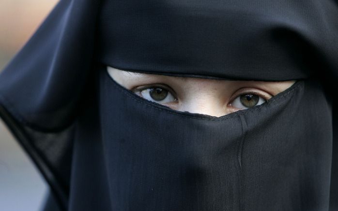 KOPENHAGEN – Denemarken wil het dragen van allesverhullende islamitische gewaden zoveel mogelijk beperken. De regering gaat echter geen verbod voor de boerka en nikab afkondigen. Foto ANP