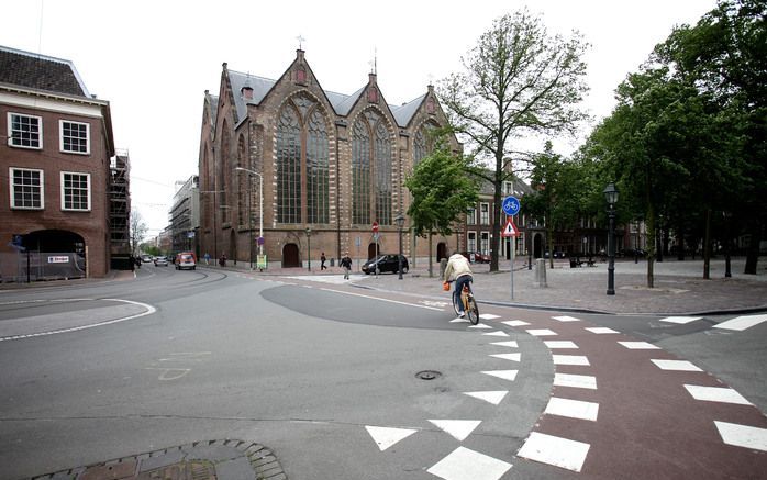 DEN HAAG – De protestantse gemeente ’s-Gravenhage wil een centrum opzetten om de 24 kerkgebouwen en verschillende diaconale werkplekken een gezicht te geven in de stad. Foto: de Kloosterkerk in Den Haag. Foto Sjaak Verboom