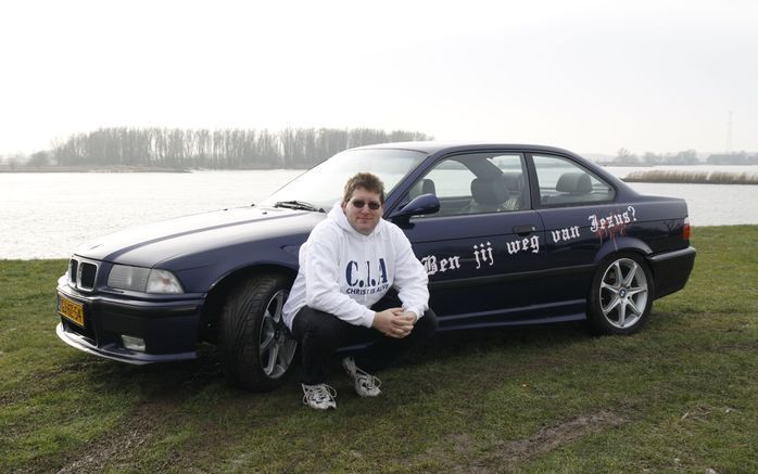 Bastiaan Verschoor van de onlangs opgerichte Stichting Christian Trust liet zijn BMW bestickeren en evangeliseert nu terwijl hij autorijdt. Foto ANP