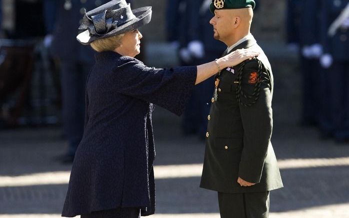 Kroon bij het uitreiken van de Willemsorde door Koningin Beatrix. Foto ANP.