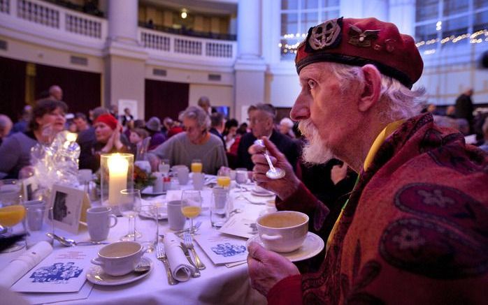 ALMERE - Het Leger des Heils krijgt een nieuwe leider. Op de foto het traditionele kerstdiner. Foto ANP