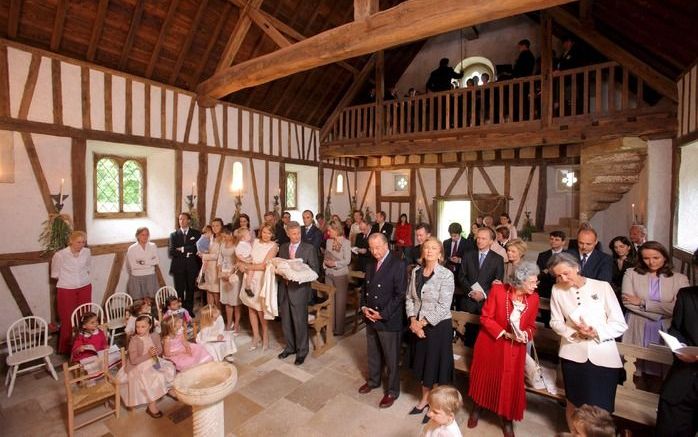 De Belgische koninklijke familie bijeen in de kapel van het paleis Ciergnon. Foto EPA