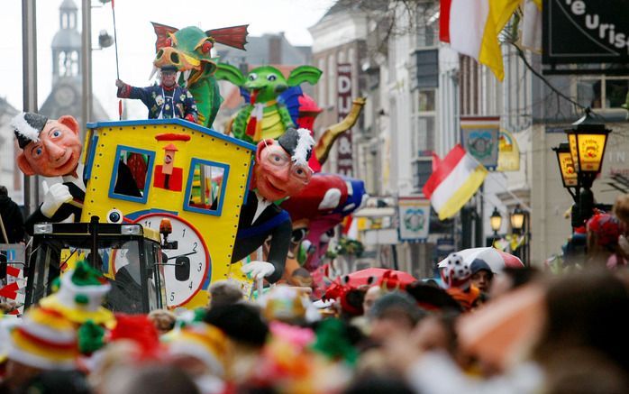 APELDOORN - De politie heeft dit weekeinde tientallen mensen aangehouden bij carnavalsvieringen. Foto ANP